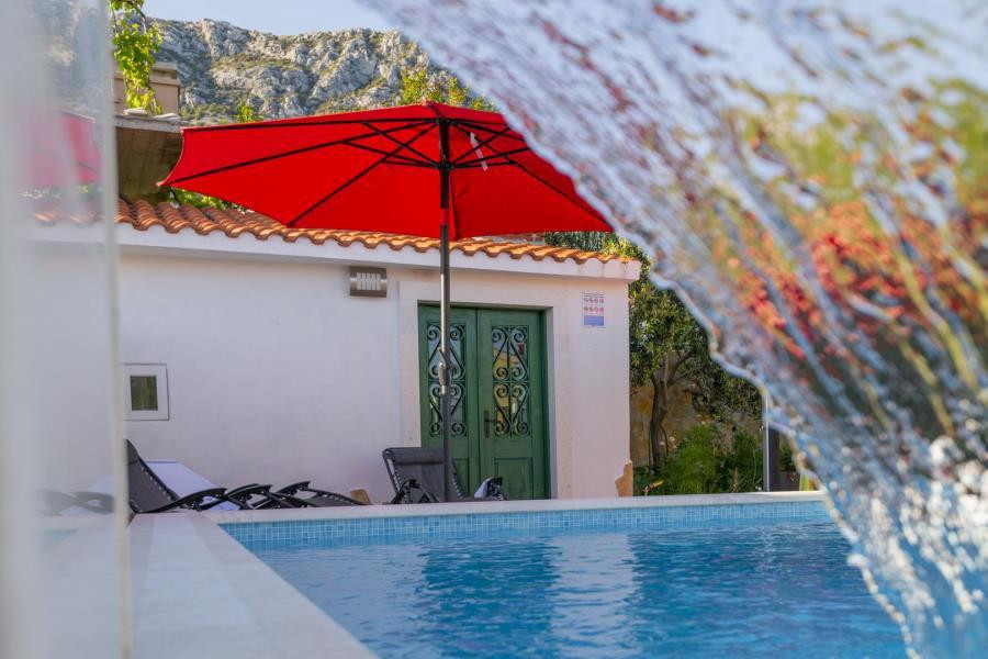 House Sandra na izvrsnoj lokaciji - Ugodan odmor s obitelji ili prijateljima, House Sandra s bazenom, Ka&scaron;tel Sućurac Ka&scaron;tel Sućurac